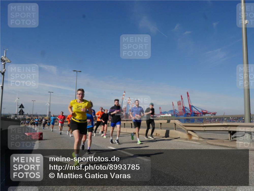 03.10.2025 - Köhlbrandbrückenlauf Matties Gatica Varas http://msf.ph/oto/8993785 03.10.2025 12:47:01 Position 2 111, 118 meine-sportfotos.de