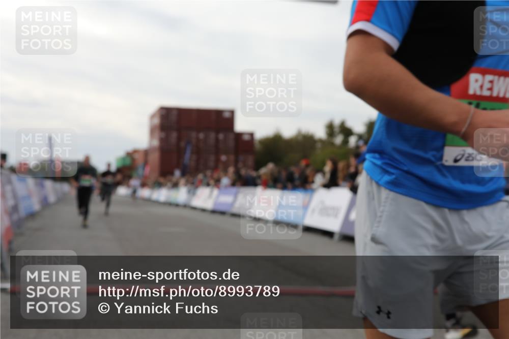 03.10.2025 - Köhlbrandbrückenlauf Yannick Fuchs http://msf.ph/oto/8993789 03.10.2025 16:04:15 Ziel 7392, 7466, 7611, 8082, 9010, 9213, 9618 meine-sportfotos.de