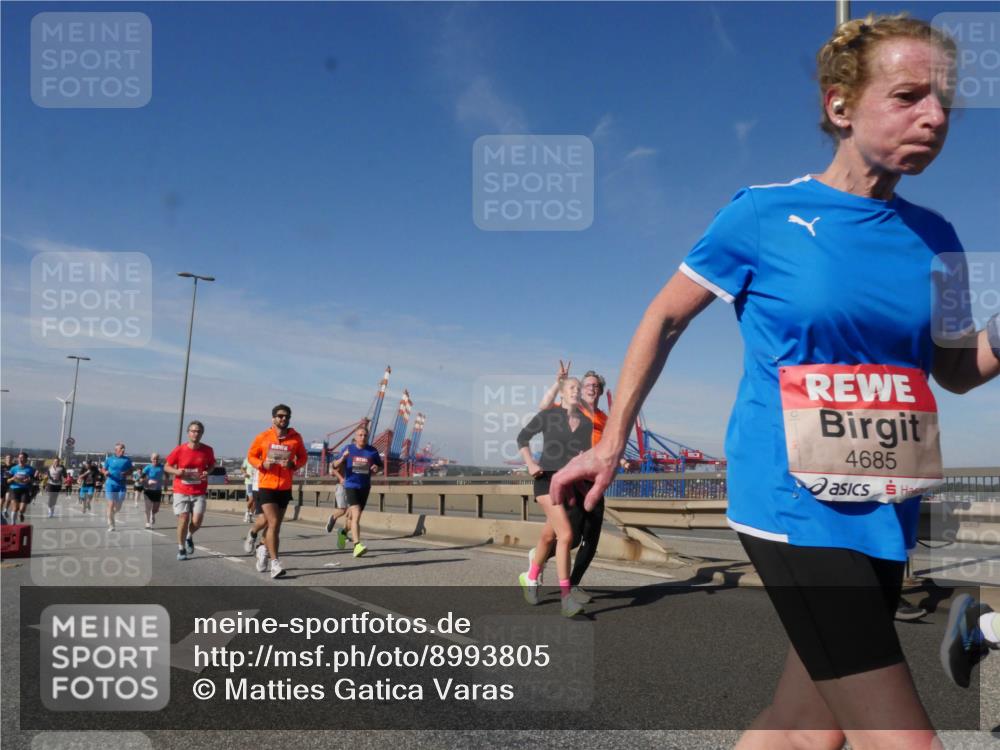 03.10.2025 - Köhlbrandbrückenlauf Matties Gatica Varas http://msf.ph/oto/8993805 03.10.2025 12:47:03 Position 2 4685 meine-sportfotos.de