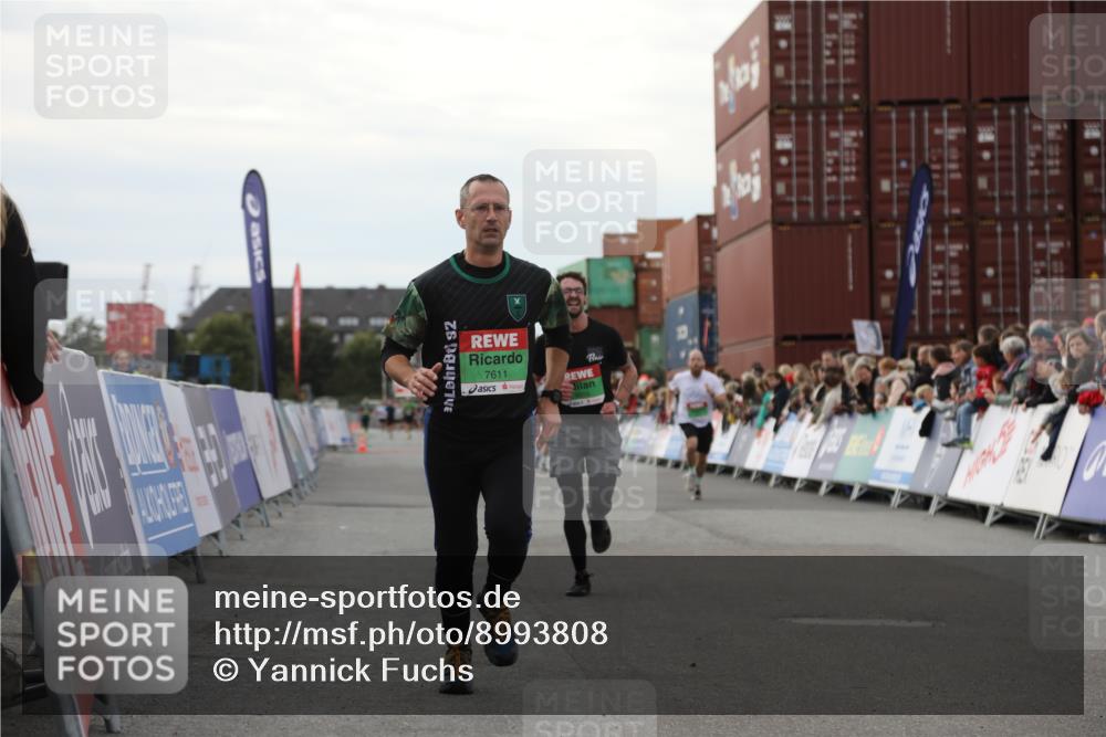 03.10.2025 - Köhlbrandbrückenlauf Yannick Fuchs http://msf.ph/oto/8993808 03.10.2025 16:04:16 Ziel 7308, 7466, 7611, 8082, 9010, 9213, 9618 meine-sportfotos.de