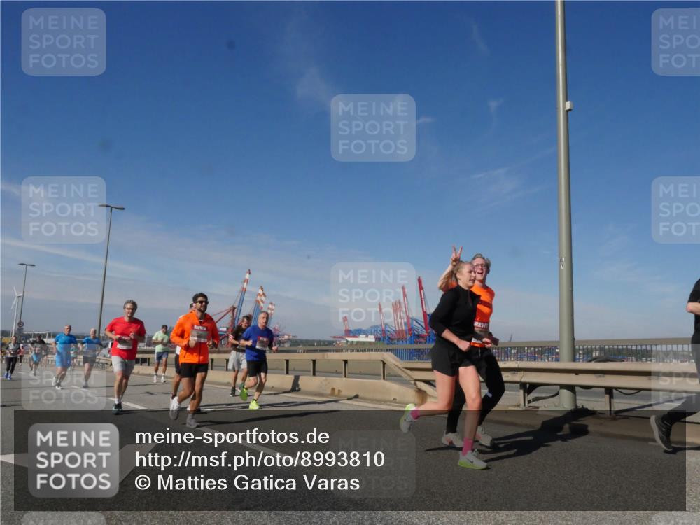 03.10.2025 - Köhlbrandbrückenlauf Matties Gatica Varas http://msf.ph/oto/8993810 03.10.2025 12:47:04 Position 2  meine-sportfotos.de