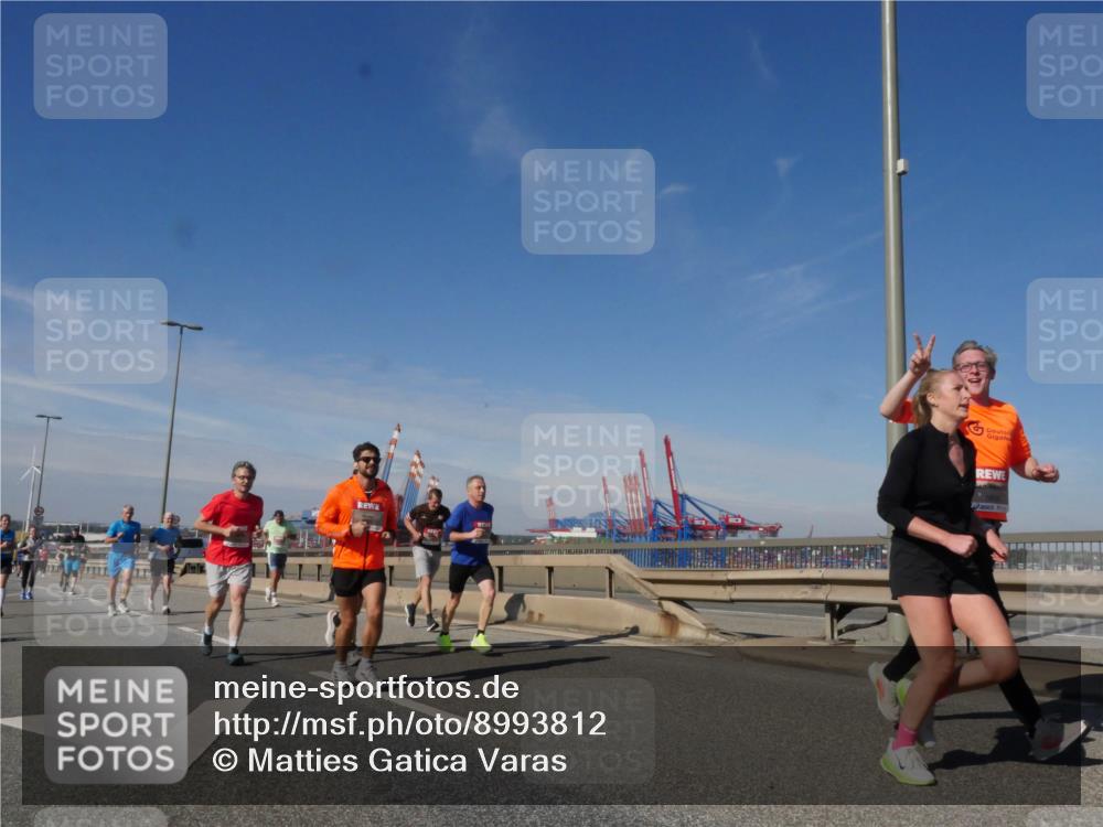 03.10.2025 - Köhlbrandbrückenlauf Matties Gatica Varas http://msf.ph/oto/8993812 03.10.2025 12:47:04 Position 2  meine-sportfotos.de