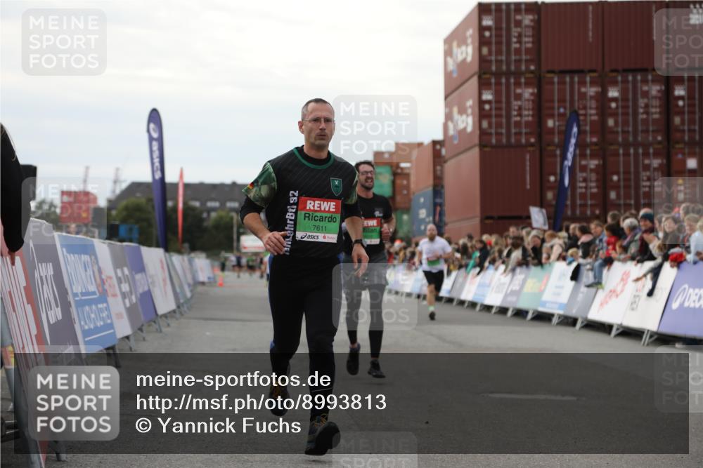 03.10.2025 - Köhlbrandbrückenlauf Yannick Fuchs http://msf.ph/oto/8993813 03.10.2025 16:04:16 Ziel 7308, 7466, 7611, 8082, 9010, 9213, 9618 meine-sportfotos.de