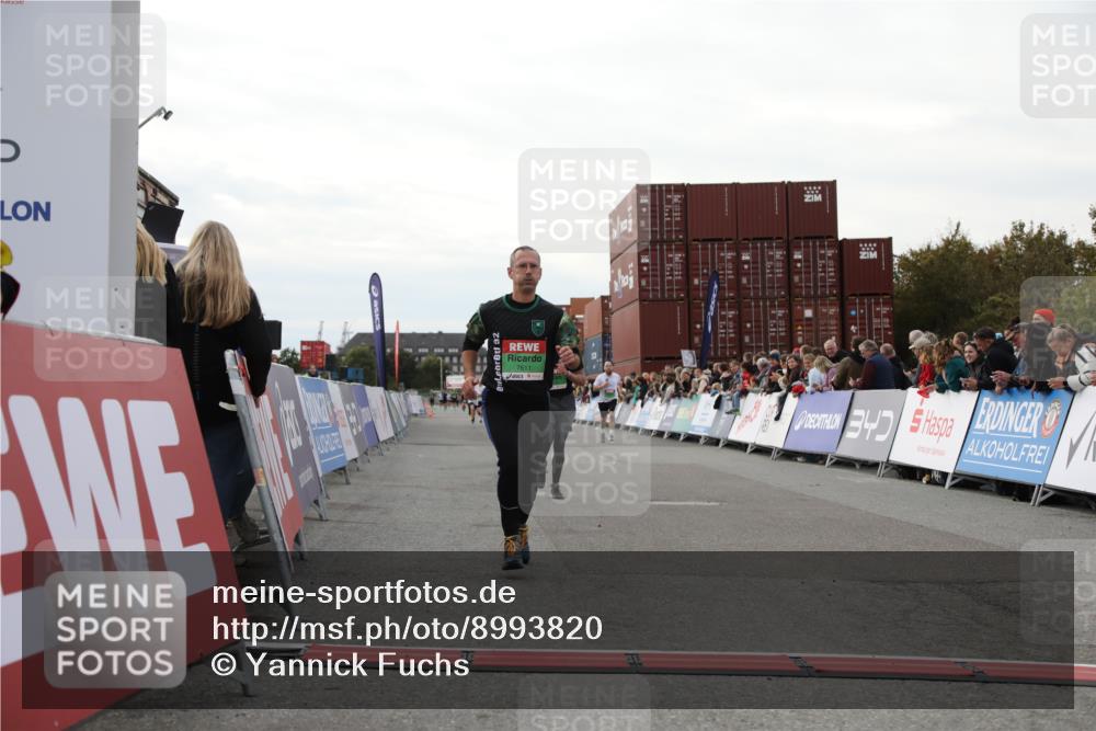 03.10.2025 - Köhlbrandbrückenlauf Yannick Fuchs http://msf.ph/oto/8993820 03.10.2025 16:04:17 Ziel 7308, 7466, 7611, 8082, 8818, 9010, 9213, 9618 meine-sportfotos.de