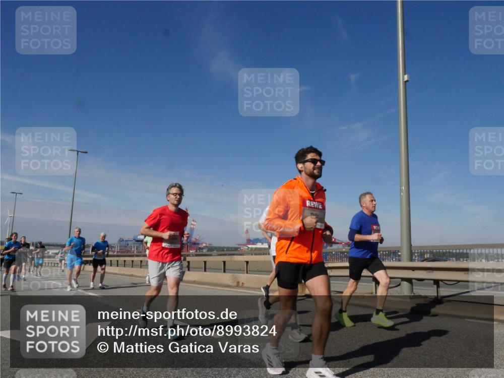 03.10.2025 - Köhlbrandbrückenlauf Matties Gatica Varas http://msf.ph/oto/8993824 03.10.2025 12:47:06 Position 2  meine-sportfotos.de