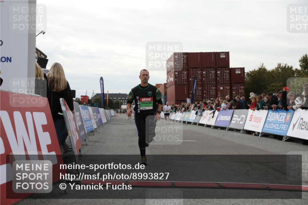 03.10.2025 - Köhlbrandbrückenlauf Yannick Fuchs http://msf.ph/oto/8993827 03.10.2025 16:04:17 Ziel 7308, 7466, 7611, 8082, 8818, 9010, 9213, 9618 meine-sportfotos.de