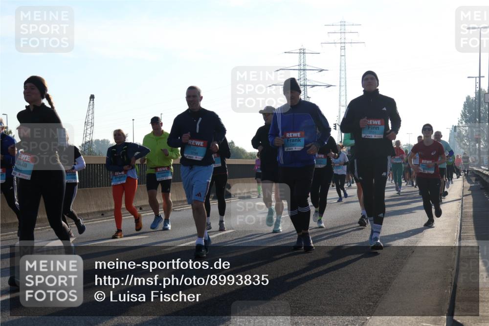 03.10.2025 - Köhlbrandbrückenlauf Luisa Fischer http://msf.ph/oto/8993835 03.10.2025 10:20:25 Position 3 3383, 3796, 1967, 2151 meine-sportfotos.de