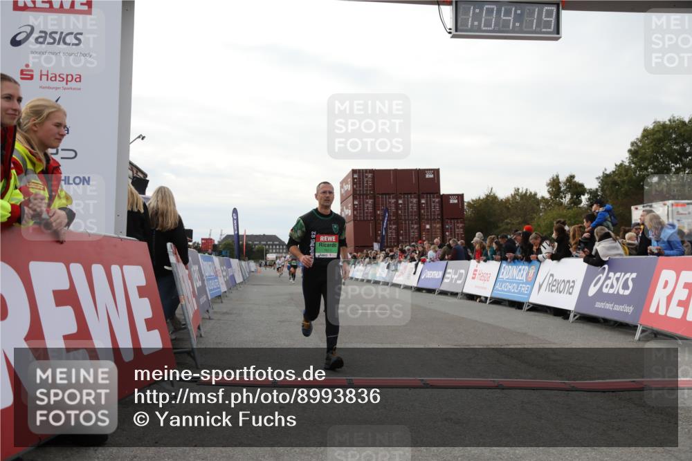 03.10.2025 - Köhlbrandbrückenlauf Yannick Fuchs http://msf.ph/oto/8993836 03.10.2025 16:04:17 Ziel 7308, 7466, 7611, 8082, 8818, 9010, 9213, 9618 meine-sportfotos.de