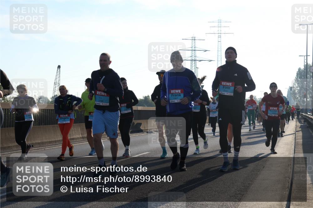 03.10.2025 - Köhlbrandbrückenlauf Luisa Fischer http://msf.ph/oto/8993840 03.10.2025 10:20:25 Position 3 1967, 3796, 2151 meine-sportfotos.de