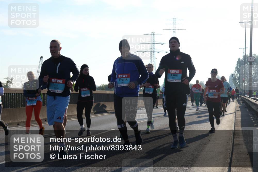 03.10.2025 - Köhlbrandbrückenlauf Luisa Fischer http://msf.ph/oto/8993843 03.10.2025 10:20:26 Position 3 3796, 1967, 2151, 1 meine-sportfotos.de