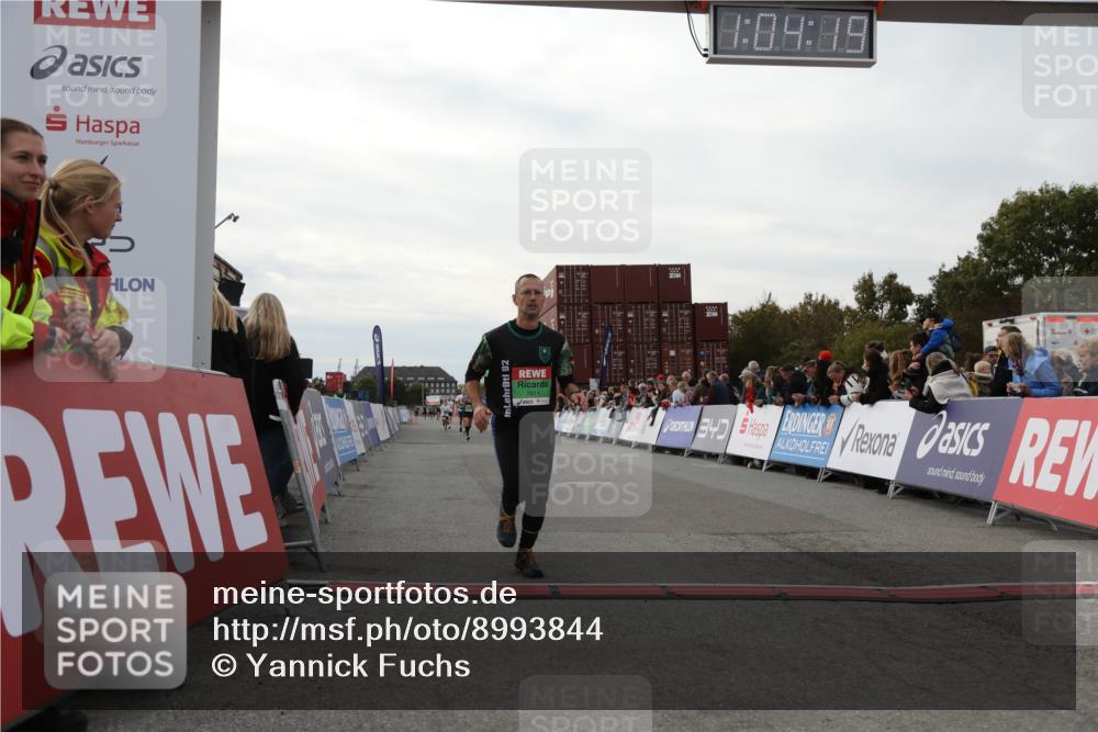 03.10.2025 - Köhlbrandbrückenlauf Yannick Fuchs http://msf.ph/oto/8993844 03.10.2025 16:04:17 Ziel 7308, 7466, 7611, 8082, 8818, 9010, 9213, 9618 meine-sportfotos.de