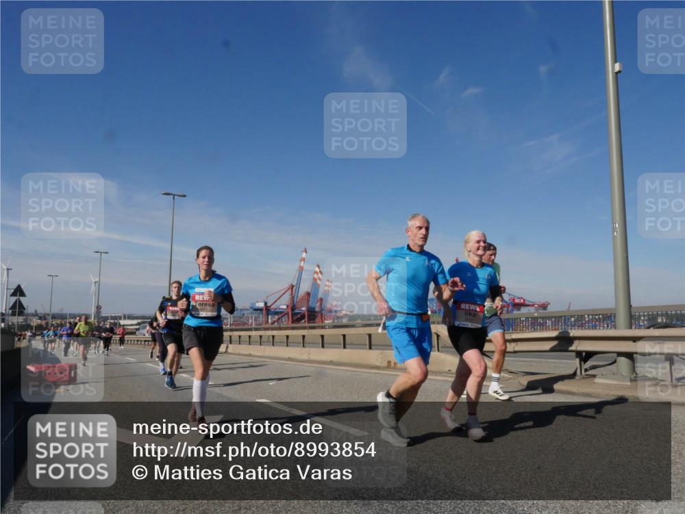 03.10.2025 - Köhlbrandbrückenlauf Matties Gatica Varas http://msf.ph/oto/8993854 03.10.2025 12:47:09 Position 2  meine-sportfotos.de