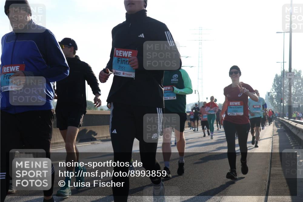 03.10.2025 - Köhlbrandbrückenlauf Luisa Fischer http://msf.ph/oto/8993859 03.10.2025 10:20:27 Position 3 1967, 2151, 1827, 1920, 1 meine-sportfotos.de