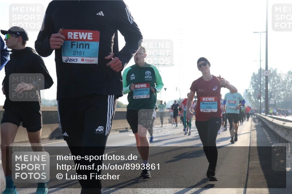 03.10.2025 - Köhlbrandbrückenlauf Luisa Fischer http://msf.ph/oto/8993861 03.10.2025 10:20:27 Position 3 2151, 1827, 1920 meine-sportfotos.de