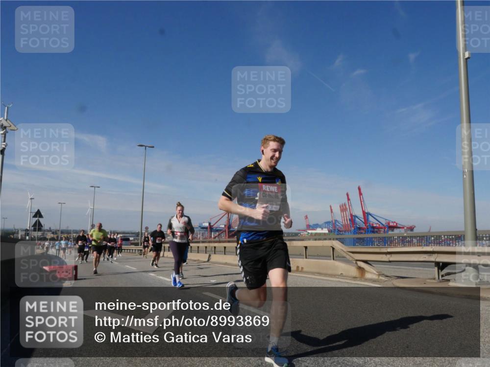 03.10.2025 - Köhlbrandbrückenlauf Matties Gatica Varas http://msf.ph/oto/8993869 03.10.2025 12:47:11 Position 2  meine-sportfotos.de