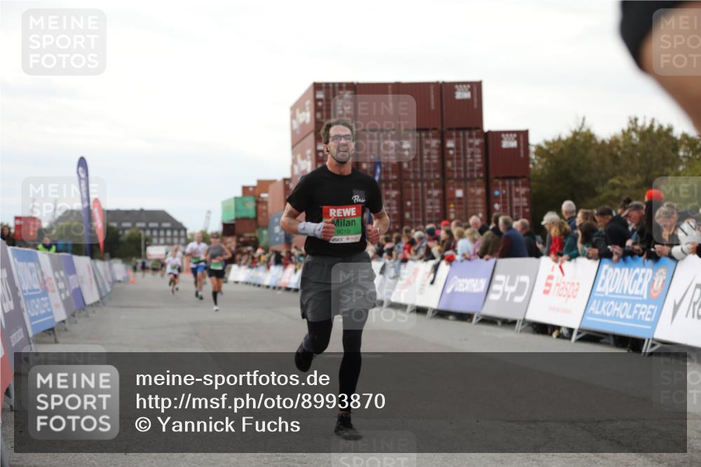 03.10.2025 - Köhlbrandbrückenlauf Yannick Fuchs http://msf.ph/oto/8993870 03.10.2025 16:04:19 Ziel 7308, 7338, 7611, 8818, 9010, 9213 meine-sportfotos.de