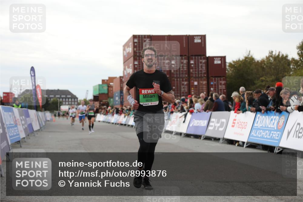 03.10.2025 - Köhlbrandbrückenlauf Yannick Fuchs http://msf.ph/oto/8993876 03.10.2025 16:04:19 Ziel 7308, 7338, 7611, 8818, 9010, 9213 meine-sportfotos.de