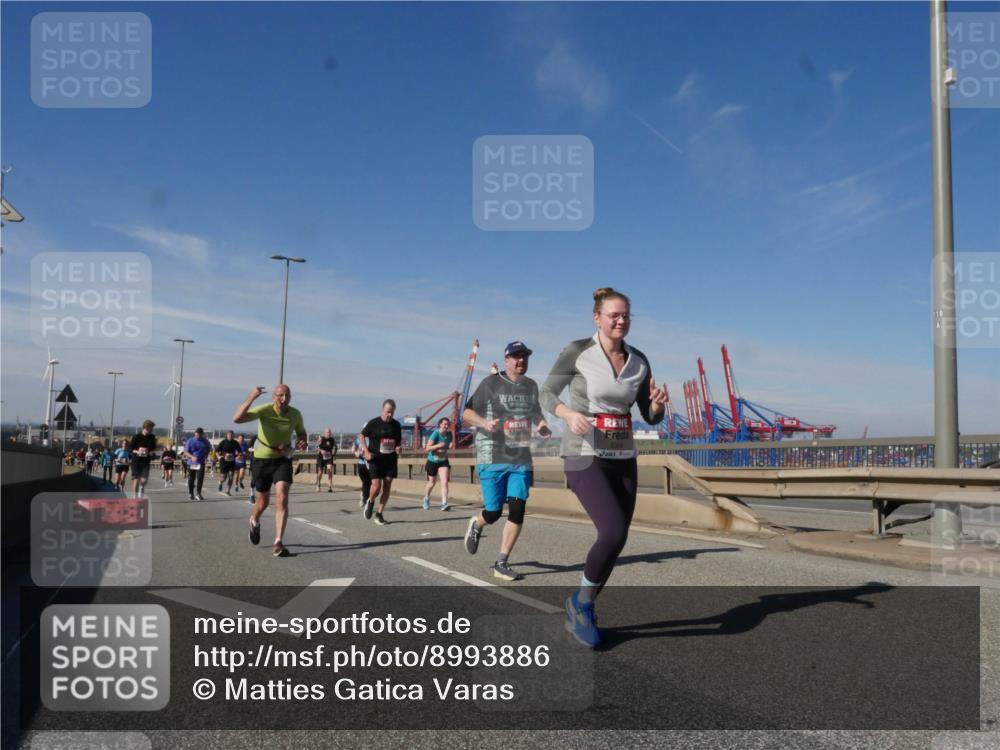 03.10.2025 - Köhlbrandbrückenlauf Matties Gatica Varas http://msf.ph/oto/8993886 03.10.2025 12:47:13 Position 2  meine-sportfotos.de