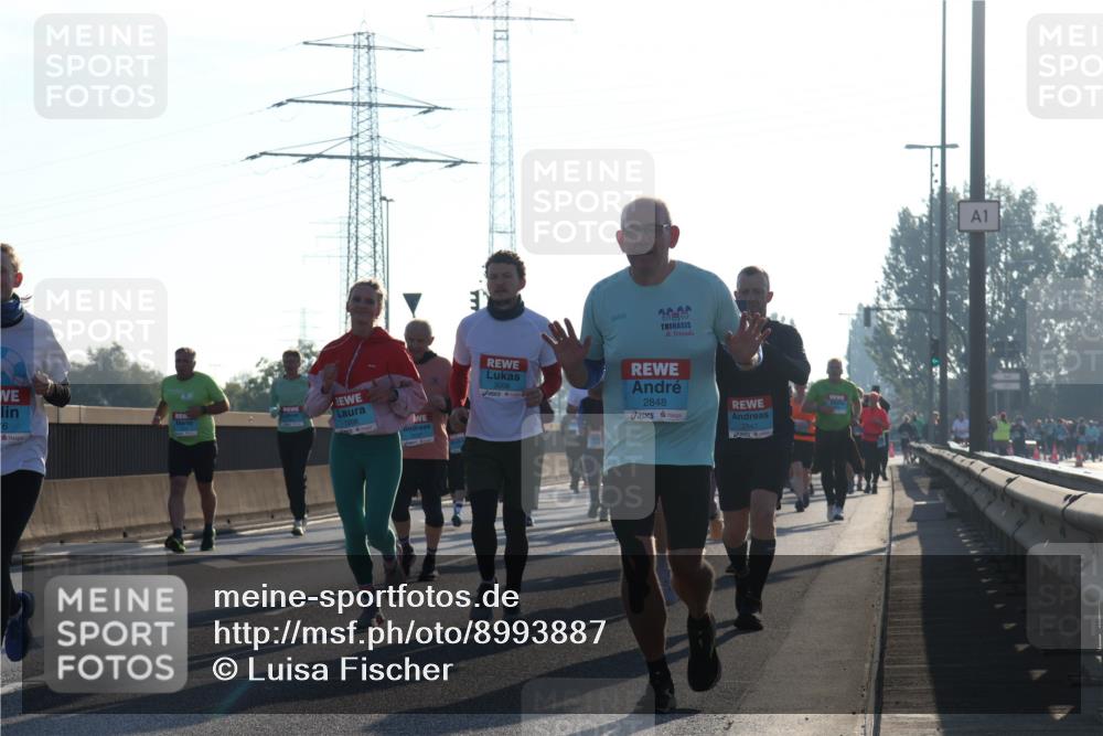 03.10.2025 - Köhlbrandbrückenlauf Luisa Fischer http://msf.ph/oto/8993887 03.10.2025 10:20:30 Position 3 6, 1206, 2820, 2848, 2841, 1 meine-sportfotos.de