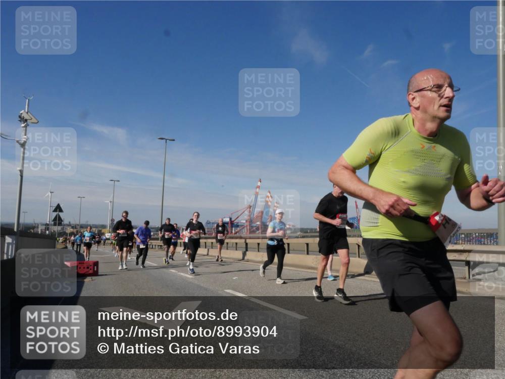 03.10.2025 - Köhlbrandbrückenlauf Matties Gatica Varas http://msf.ph/oto/8993904 03.10.2025 12:47:16 Position 2  meine-sportfotos.de