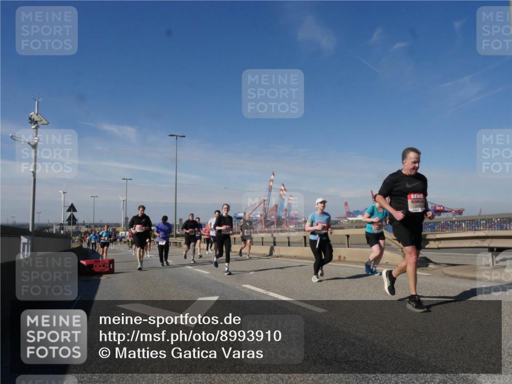 03.10.2025 - Köhlbrandbrückenlauf Matties Gatica Varas http://msf.ph/oto/8993910 03.10.2025 12:47:16 Position 2  meine-sportfotos.de