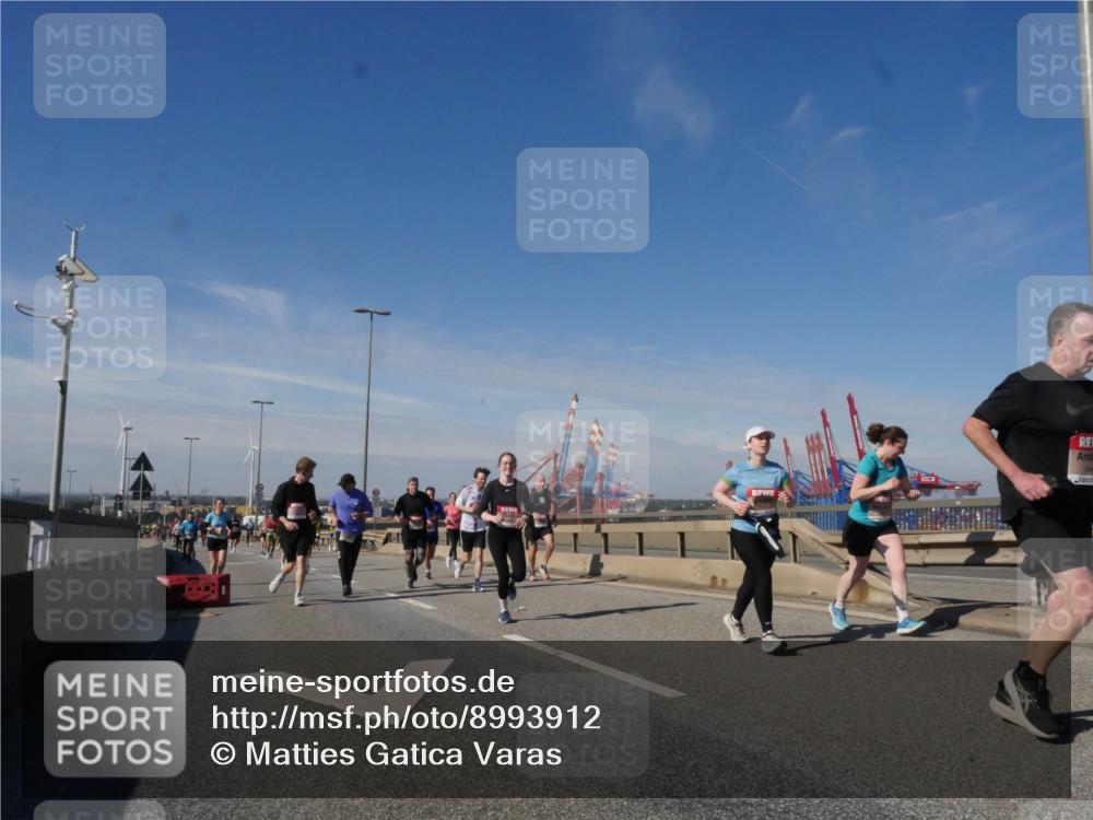 03.10.2025 - Köhlbrandbrückenlauf Matties Gatica Varas http://msf.ph/oto/8993912 03.10.2025 12:47:17 Position 2  meine-sportfotos.de