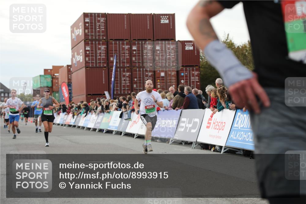 03.10.2025 - Köhlbrandbrückenlauf Yannick Fuchs http://msf.ph/oto/8993915 03.10.2025 16:04:21 Ziel 7245, 7308, 7338, 7611, 8818, 9010, 9213 meine-sportfotos.de
