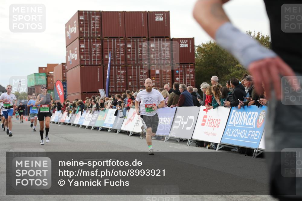 03.10.2025 - Köhlbrandbrückenlauf Yannick Fuchs http://msf.ph/oto/8993921 03.10.2025 16:04:21 Ziel 7245, 7308, 7338, 7611, 8818, 9010, 9213 meine-sportfotos.de