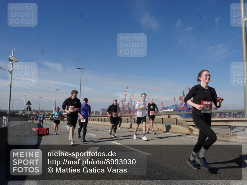 03.10.2025 - Köhlbrandbrückenlauf Matties Gatica Varas http://msf.ph/oto/8993930 03.10.2025 12:47:19 Position 2 488 meine-sportfotos.de
