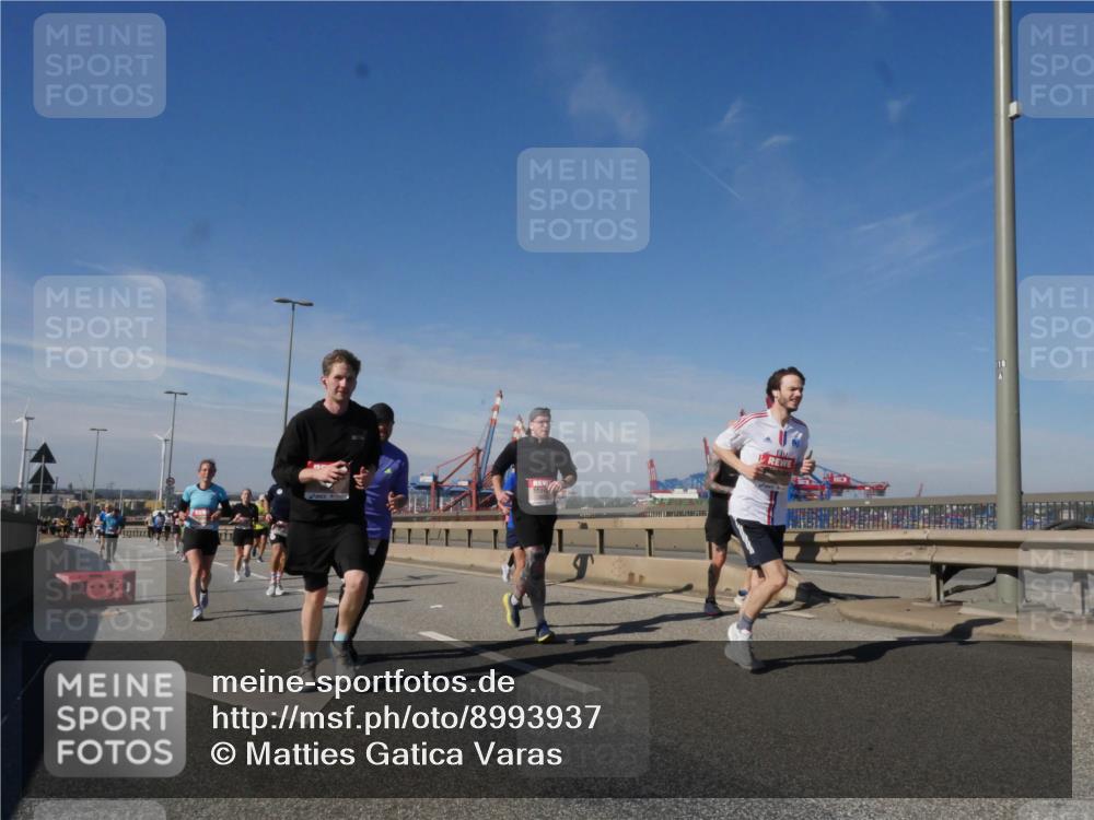 03.10.2025 - Köhlbrandbrückenlauf Matties Gatica Varas http://msf.ph/oto/8993937 03.10.2025 12:47:20 Position 2  meine-sportfotos.de