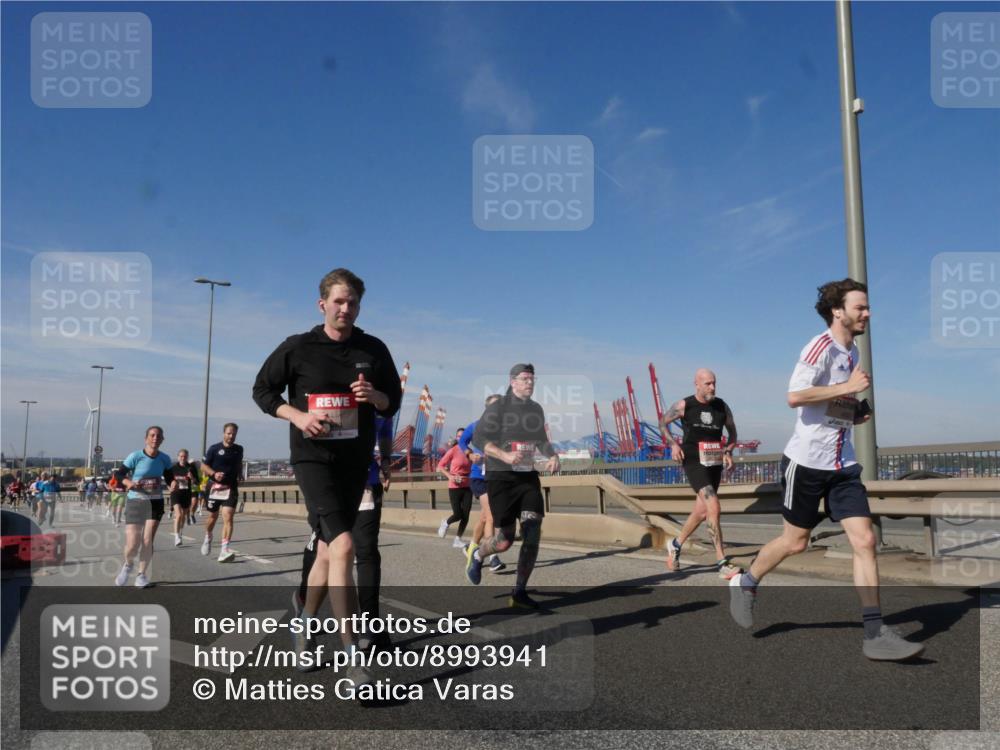 03.10.2025 - Köhlbrandbrückenlauf Matties Gatica Varas http://msf.ph/oto/8993941 03.10.2025 12:47:20 Position 2  meine-sportfotos.de
