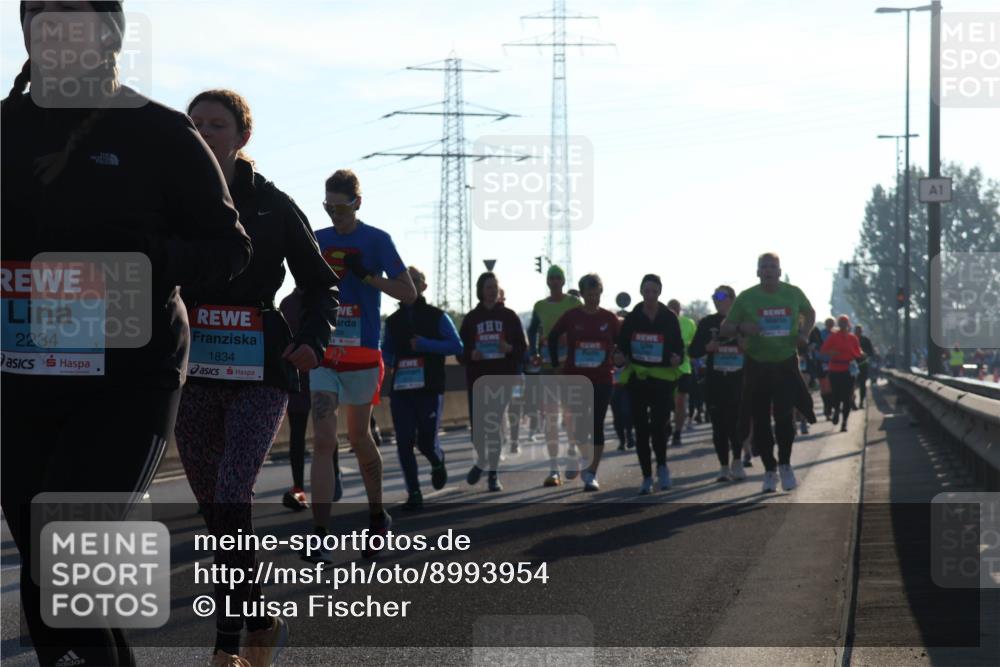 03.10.2025 - Köhlbrandbrückenlauf Luisa Fischer http://msf.ph/oto/8993954 03.10.2025 10:20:36 Position 3 2234, 1834, 1 meine-sportfotos.de