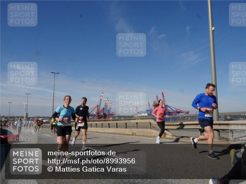 03.10.2025 - Köhlbrandbrückenlauf Matties Gatica Varas http://msf.ph/oto/8993956 03.10.2025 12:47:22 Position 2  meine-sportfotos.de