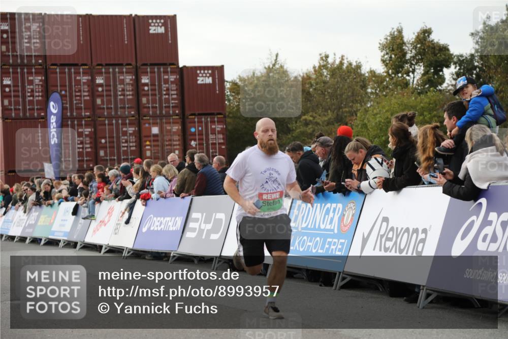 03.10.2025 - Köhlbrandbrückenlauf Yannick Fuchs http://msf.ph/oto/8993957 03.10.2025 16:04:22 Ziel 7245, 7308, 7338, 8818, 9010, 9213 meine-sportfotos.de