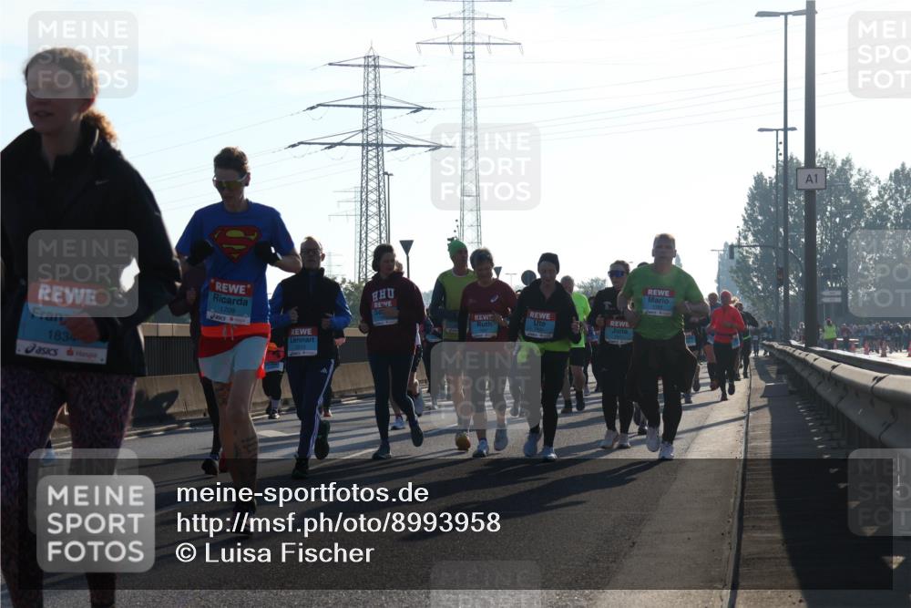 03.10.2025 - Köhlbrandbrückenlauf Luisa Fischer http://msf.ph/oto/8993958 03.10.2025 10:20:36 Position 3 1834, 1709, 1 meine-sportfotos.de