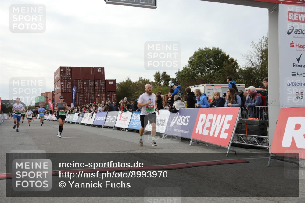 03.10.2025 - Köhlbrandbrückenlauf Yannick Fuchs http://msf.ph/oto/8993970 03.10.2025 16:04:22 Ziel 7245, 7308, 7338, 8818, 9010, 9213 meine-sportfotos.de