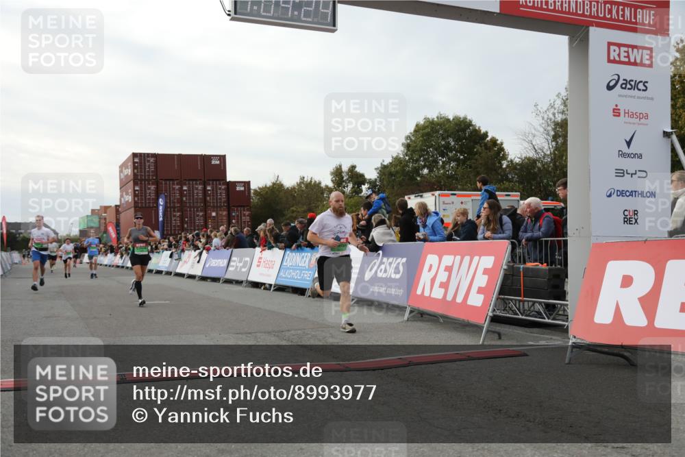 03.10.2025 - Köhlbrandbrückenlauf Yannick Fuchs http://msf.ph/oto/8993977 03.10.2025 16:04:23 Ziel 7245, 7308, 7338, 8818, 8825, 9010, 9213 meine-sportfotos.de