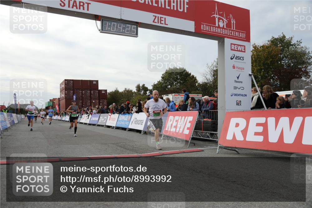 03.10.2025 - Köhlbrandbrückenlauf Yannick Fuchs http://msf.ph/oto/8993992 03.10.2025 16:04:23 Ziel 7245, 7308, 7338, 8818, 8825, 9010, 9213 meine-sportfotos.de