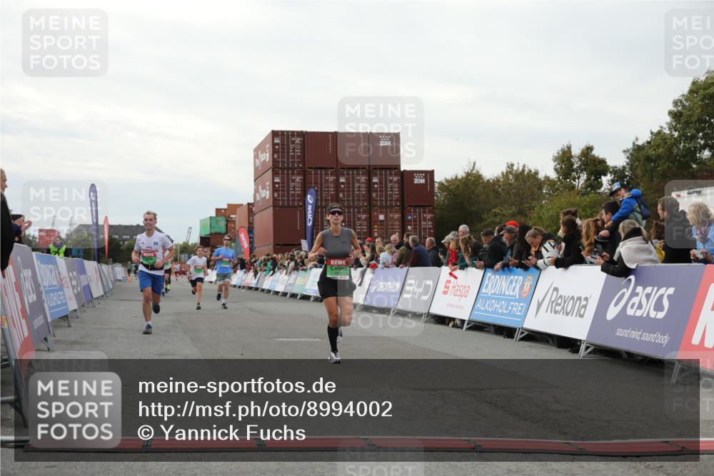 03.10.2025 - Köhlbrandbrückenlauf Yannick Fuchs http://msf.ph/oto/8994002 03.10.2025 16:04:23 Ziel 7245, 7308, 7338, 8818, 8825, 9010, 9213 meine-sportfotos.de