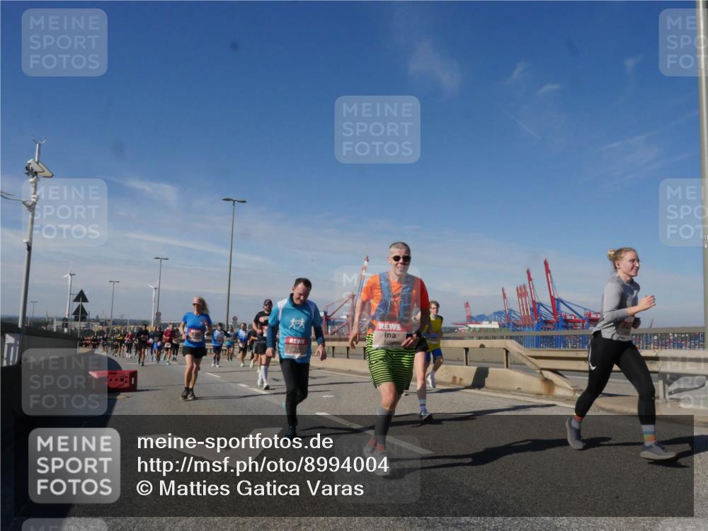 03.10.2025 - Köhlbrandbrückenlauf Matties Gatica Varas http://msf.ph/oto/8994004 03.10.2025 12:47:29 Position 2 606 meine-sportfotos.de