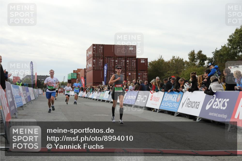 03.10.2025 - Köhlbrandbrückenlauf Yannick Fuchs http://msf.ph/oto/8994010 03.10.2025 16:04:24 Ziel 7245, 7308, 7338, 8818, 8825, 9213 meine-sportfotos.de