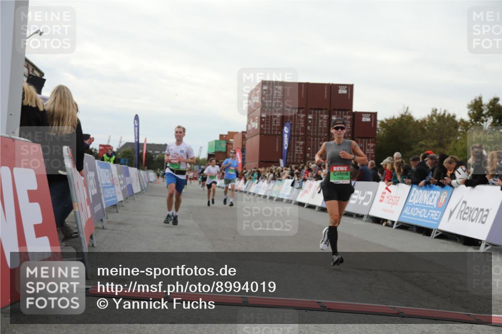 03.10.2025 - Köhlbrandbrückenlauf Yannick Fuchs http://msf.ph/oto/8994019 03.10.2025 16:04:24 Ziel 7245, 7308, 7338, 8818, 8825, 9213 meine-sportfotos.de