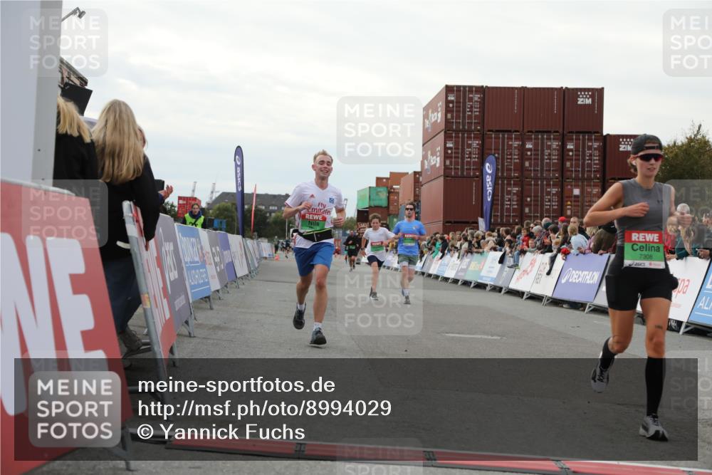 03.10.2025 - Köhlbrandbrückenlauf Yannick Fuchs http://msf.ph/oto/8994029 03.10.2025 16:04:24 Ziel 7245, 7308, 7338, 8818, 8825, 9213 meine-sportfotos.de