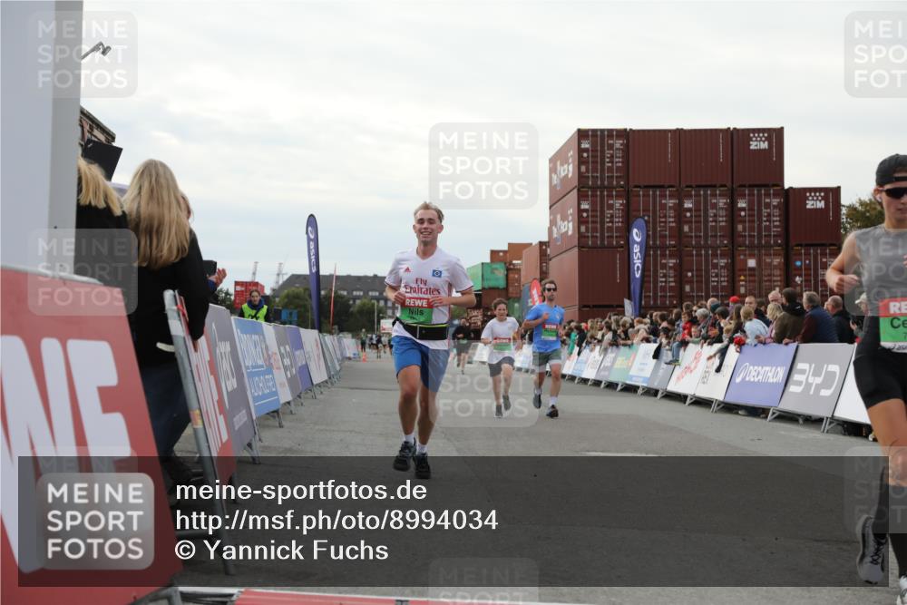 03.10.2025 - Köhlbrandbrückenlauf Yannick Fuchs http://msf.ph/oto/8994034 03.10.2025 16:04:25 Ziel 7245, 7308, 7338, 8818, 8825, 9213 meine-sportfotos.de