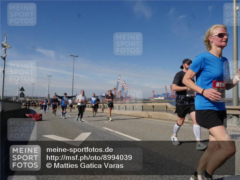03.10.2025 - Köhlbrandbrückenlauf Matties Gatica Varas http://msf.ph/oto/8994039 03.10.2025 12:47:32 Position 2 118 meine-sportfotos.de