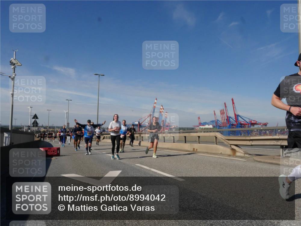 03.10.2025 - Köhlbrandbrückenlauf Matties Gatica Varas http://msf.ph/oto/8994042 03.10.2025 12:47:32 Position 2  meine-sportfotos.de