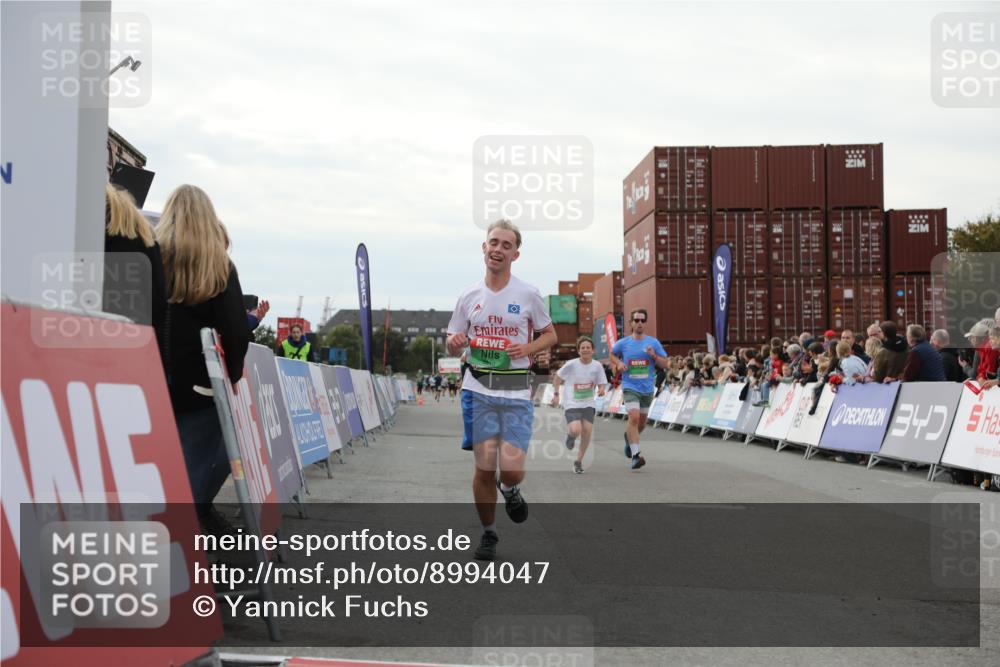 03.10.2025 - Köhlbrandbrückenlauf Yannick Fuchs http://msf.ph/oto/8994047 03.10.2025 16:04:25 Ziel 7245, 7308, 7338, 8818, 8825, 9213 meine-sportfotos.de