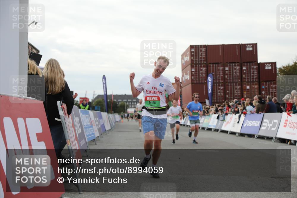 03.10.2025 - Köhlbrandbrückenlauf Yannick Fuchs http://msf.ph/oto/8994059 03.10.2025 16:04:25 Ziel 7245, 7308, 7338, 8818, 8825, 9213 meine-sportfotos.de