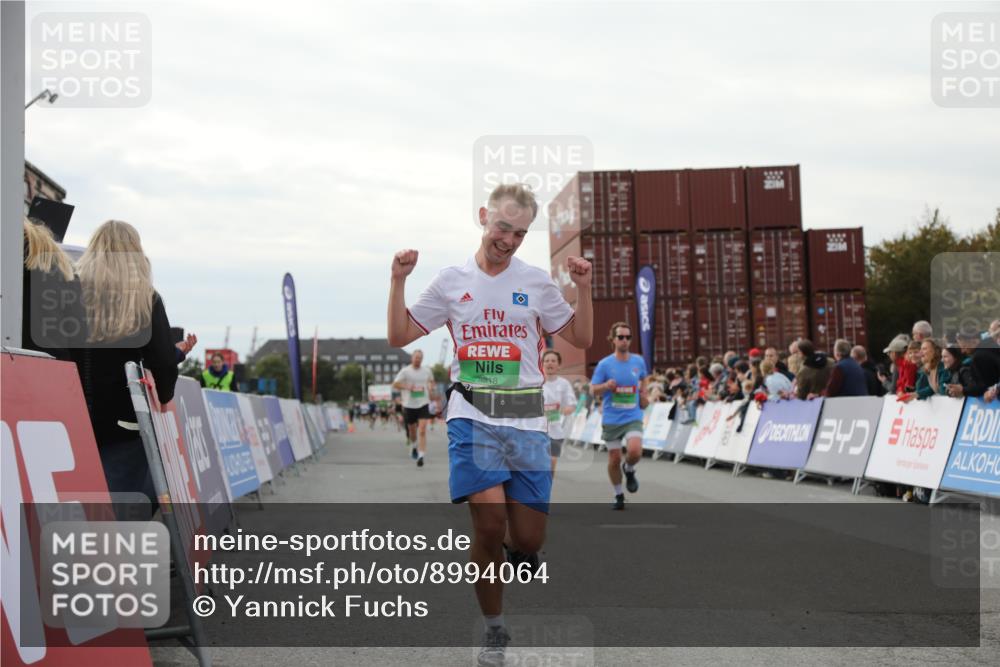 03.10.2025 - Köhlbrandbrückenlauf Yannick Fuchs http://msf.ph/oto/8994064 03.10.2025 16:04:26 Ziel 7245, 7308, 7338, 7455, 8818, 8825, 9213 meine-sportfotos.de