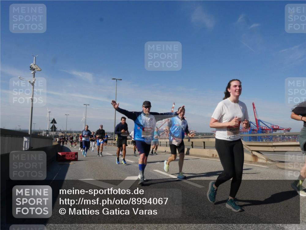 03.10.2025 - Köhlbrandbrückenlauf Matties Gatica Varas http://msf.ph/oto/8994067 03.10.2025 12:47:35 Position 2  meine-sportfotos.de
